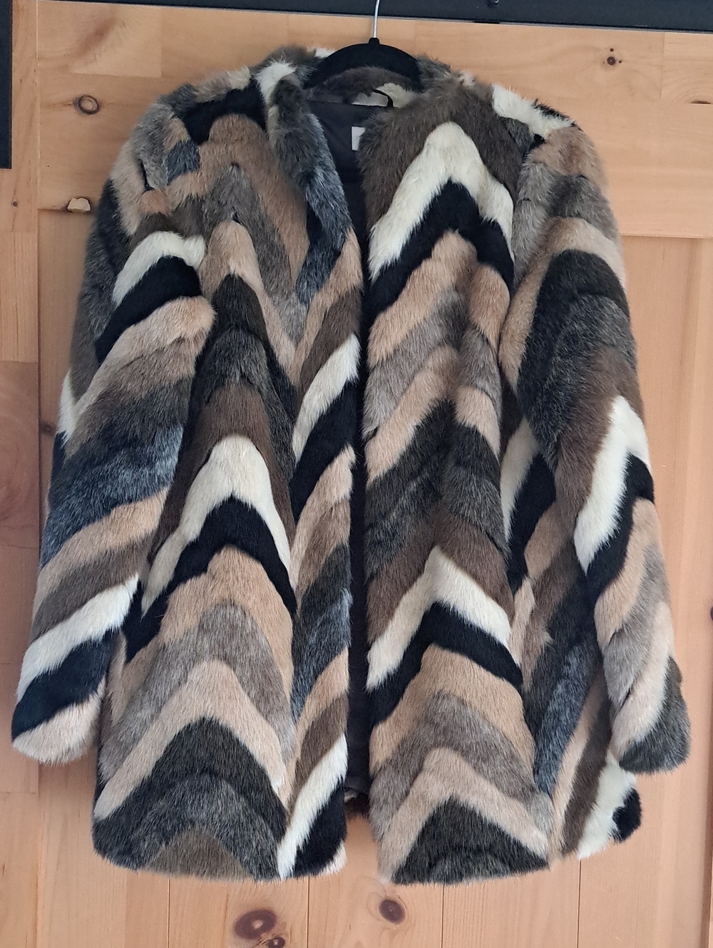 Amuse Society Faux Fur Coat. Large